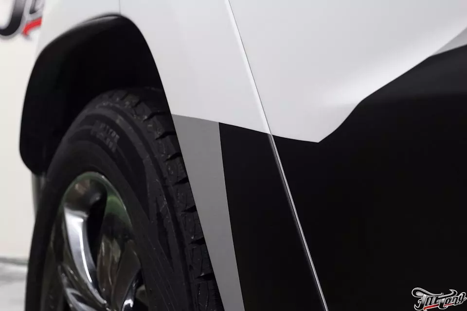 Jeep SRT8. Разработка дизайн-проекта камуфляжа, печать и нанесение на кузов.